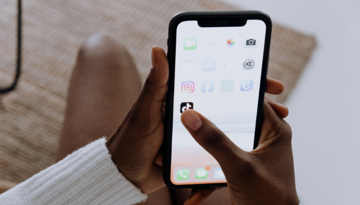 lựa chọn khung giờ vàng đăng video lên TikTok để video dễ top xu hướng