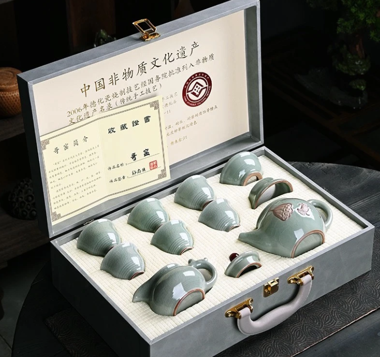 qua-tang-20-11-cho-thay-giao-y-nghia-set-tach-tra